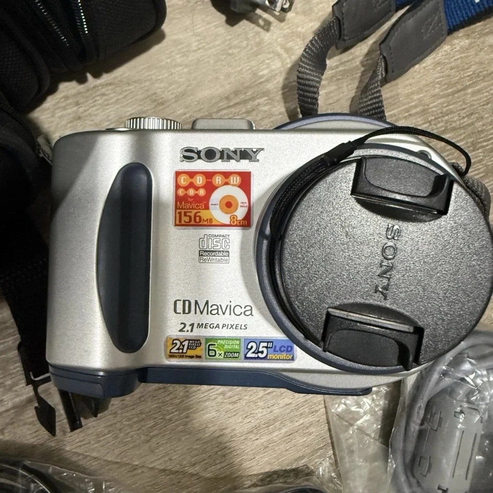 Sony MVC-CD200 Digital Mavica Camera Bundle – Y2K Retro Mini CD – Tested